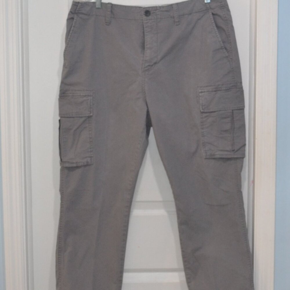 Pre-owned Old Navy Grey Cargo pants Size 38-30